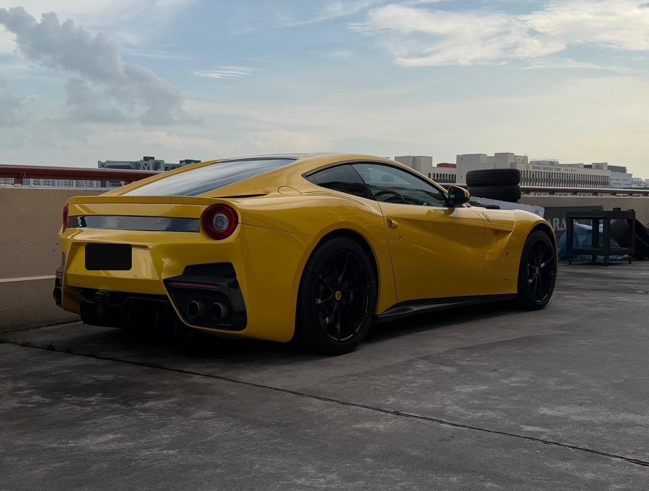 Ferrari F12 photo 2